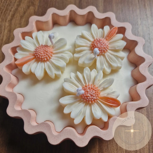 Лумена свеќа со маргаритки