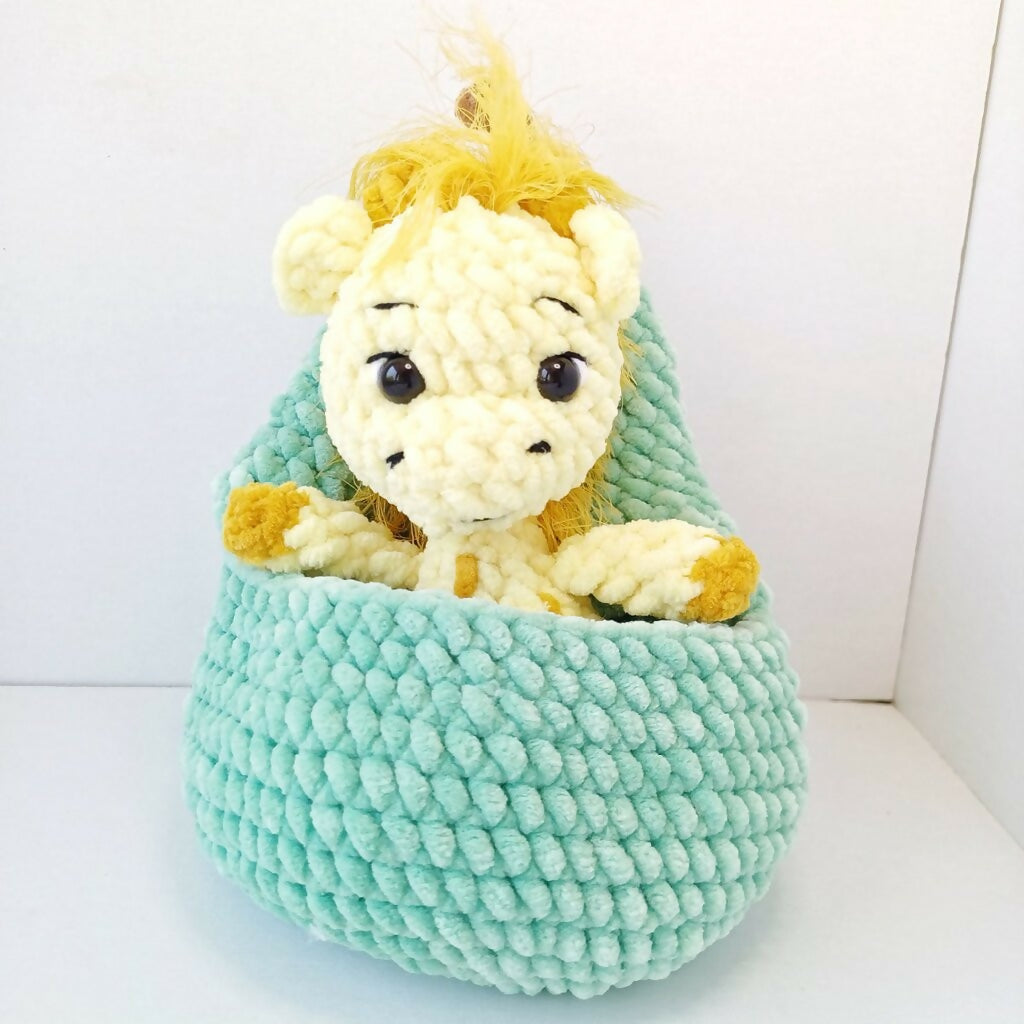 Жирафа во круша