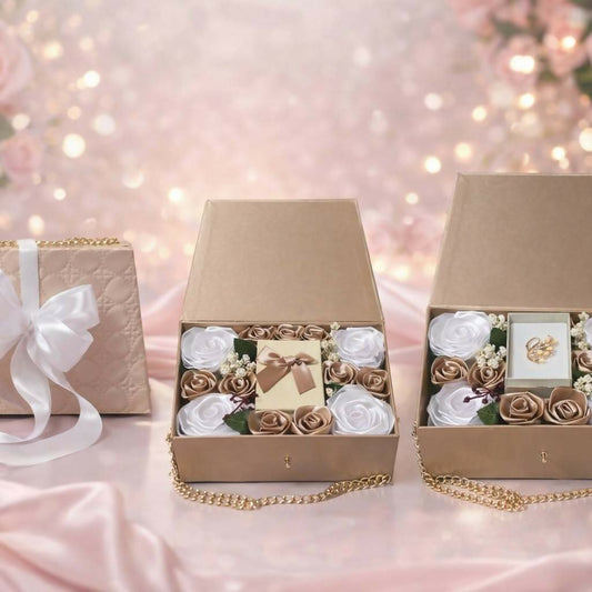 Брош, чанта и цветен аранжман