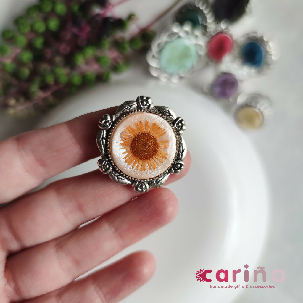 Прстен со суво цвеќе