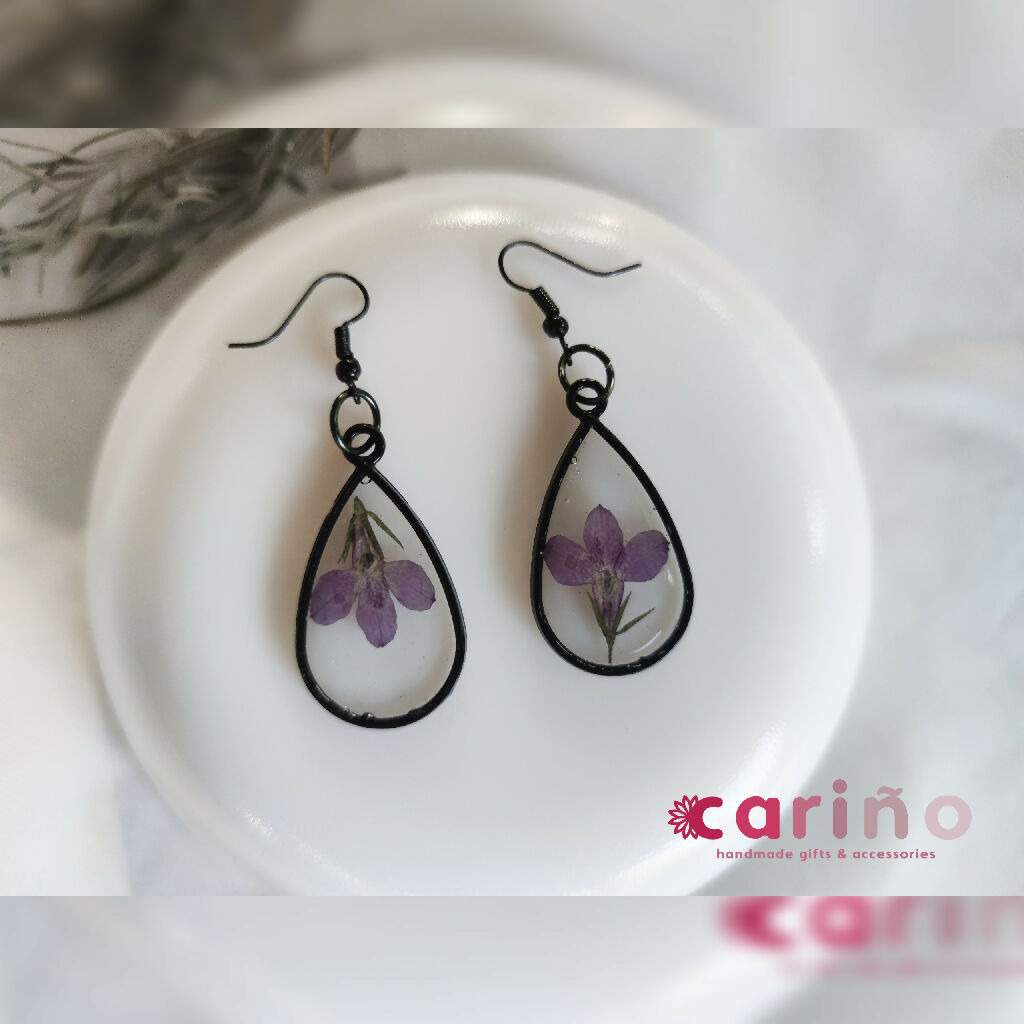 Обетки со суво цвеќе - облик капка (црна рамка)