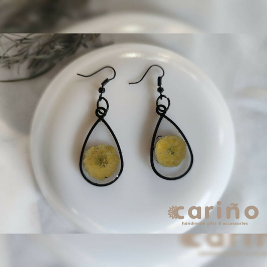 Обетки со суво цвеќе - облик капка (црна рамка)