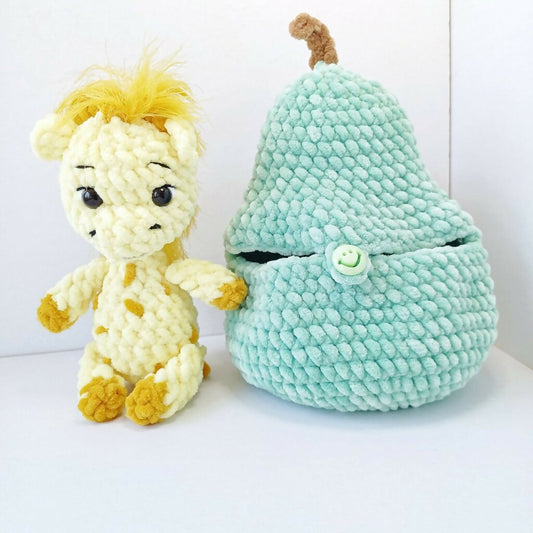 Жирафа во круша