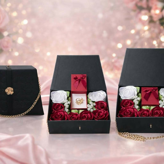 Брош, чанта и цветен аранжман