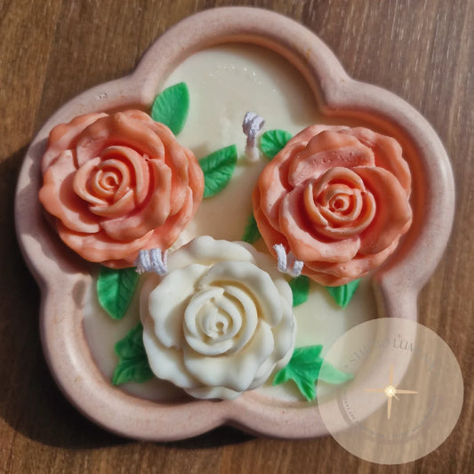 Лумена свеќа со миризливи рози