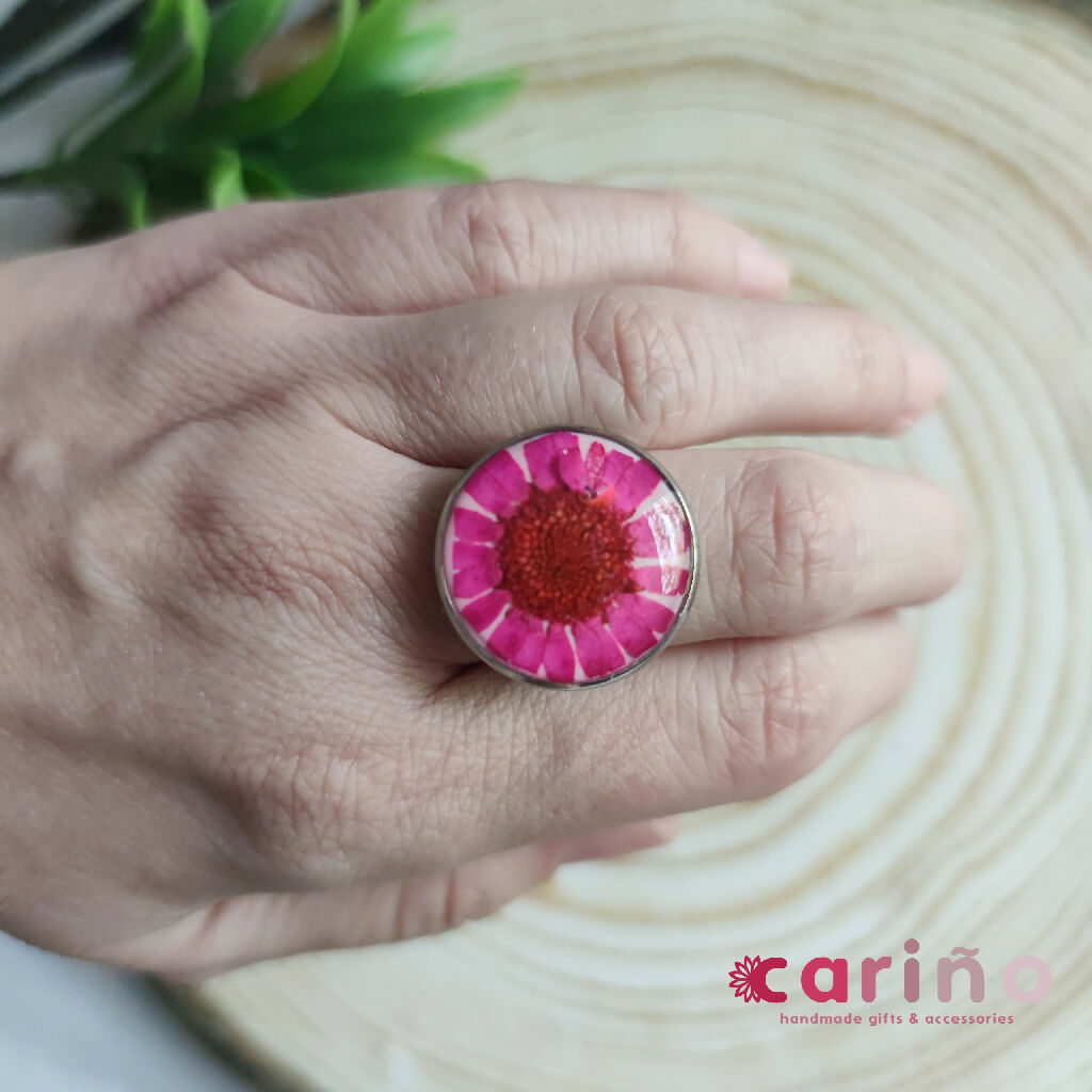 Прстен со суво цвеќе