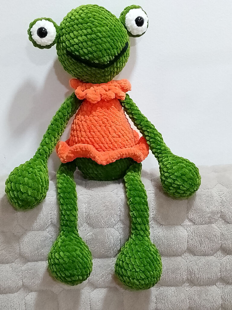 Плетена играчка жаба