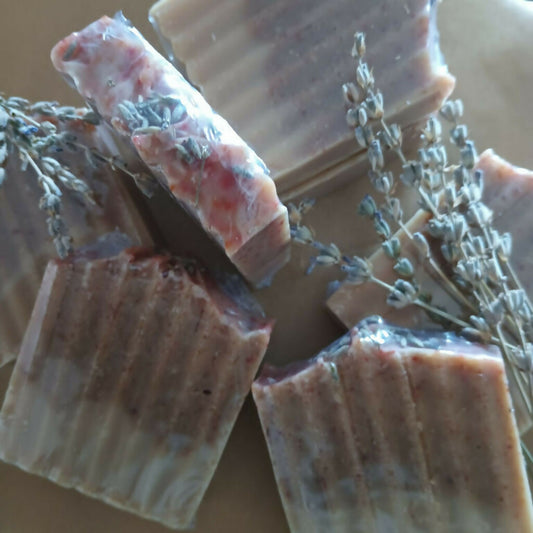 Природен релаксирачки сапун со лаванда